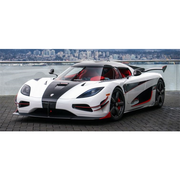 Koenigsegg Agera RS 2015 (White/Carbon/ Black Accents)