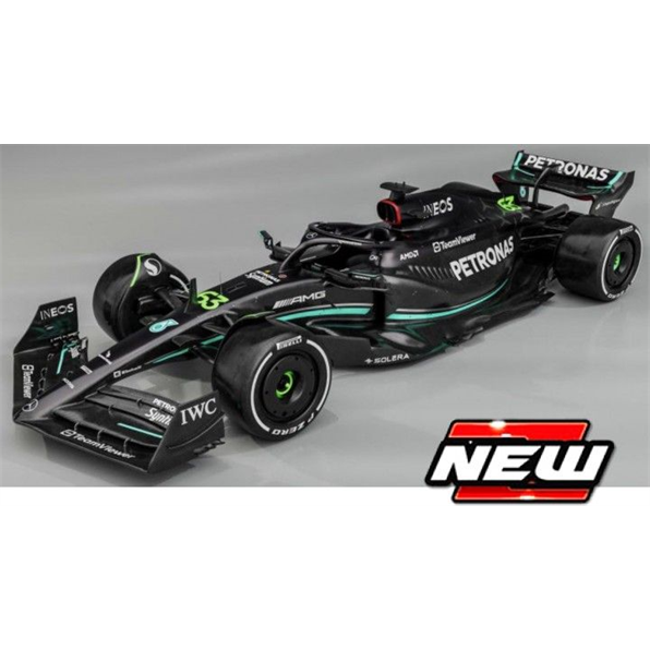 Mercedes F1 W14 #63 George Russell - W/Case + Figure