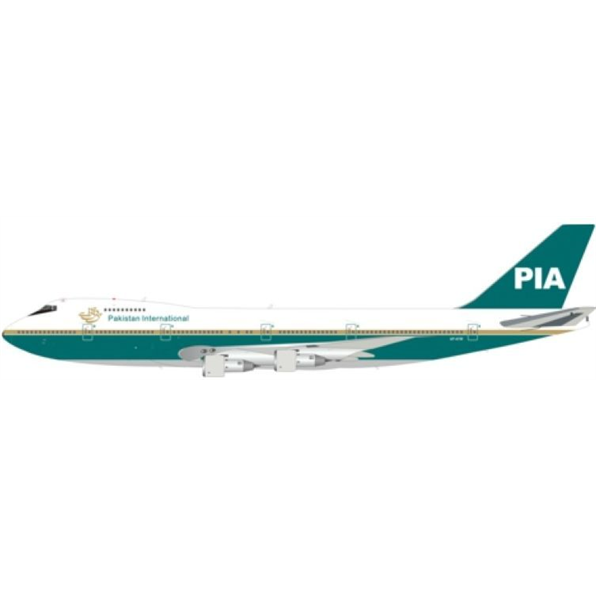 Boeing 747-200 PIA AP-AYW w/Stand