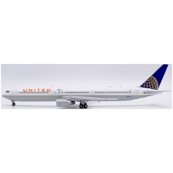 Boeing 767-400ER United Airlines Denver Broncos N76064 w/Antenna